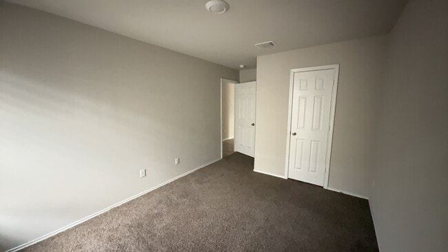 Building Photo - LAKE POINTE TERRACE!  4-bedroom 2-bathroom house! $500 Off!!