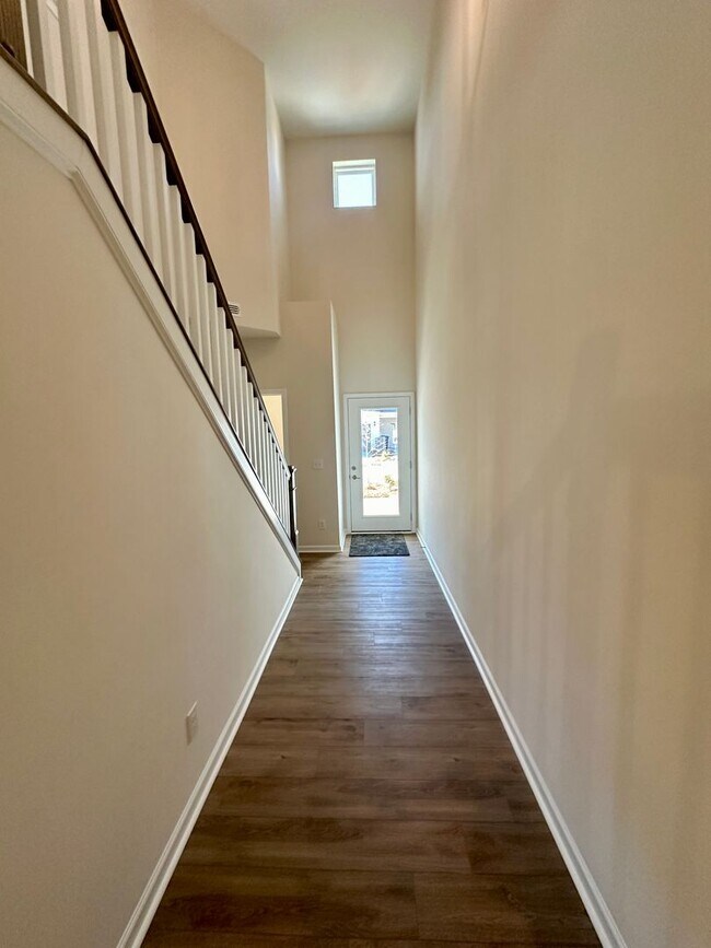 Building Photo - Beautiful 3BR/2.5BA Townhouse in Odell Corners