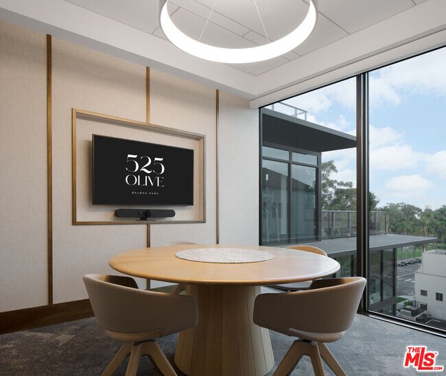 Building Photo - 525 Olive St