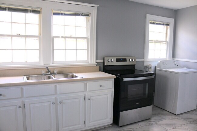 Apt B Kitchen - 210 W Poplar St