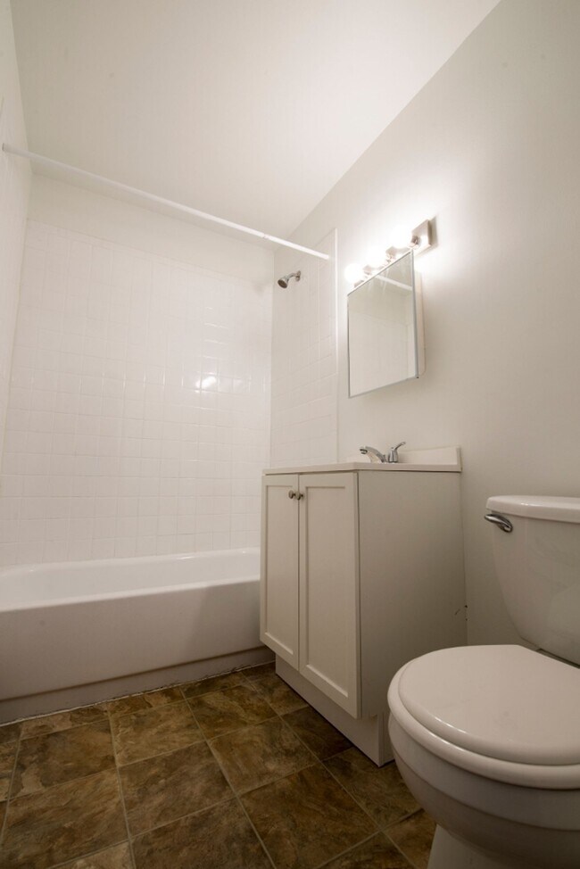 Building Photo - 634 Sibley