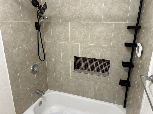 Building Photo - 2 Bedroom, 1.5 Bath 1,080 Square Foot Condo