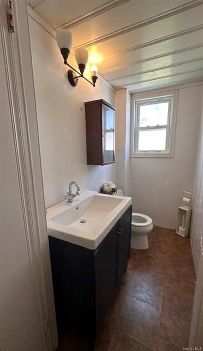 Building Photo - 422 St Agnes Pl