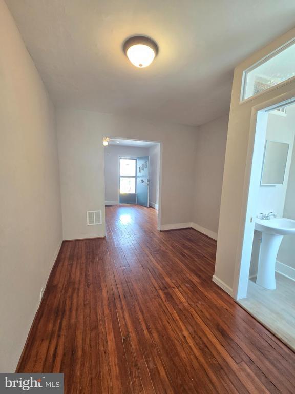 Building Photo - 316 Woodbine Ave