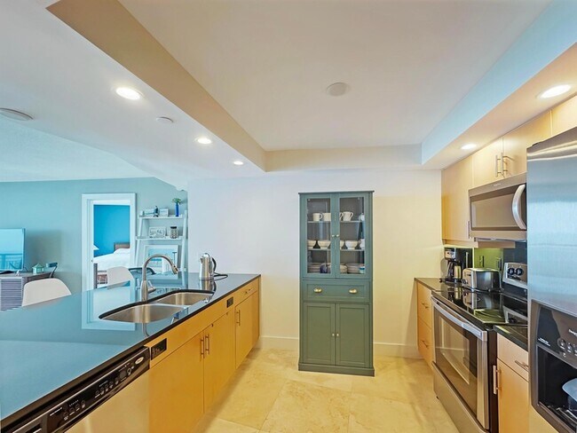 Building Photo - 3000 N Ocean Dr