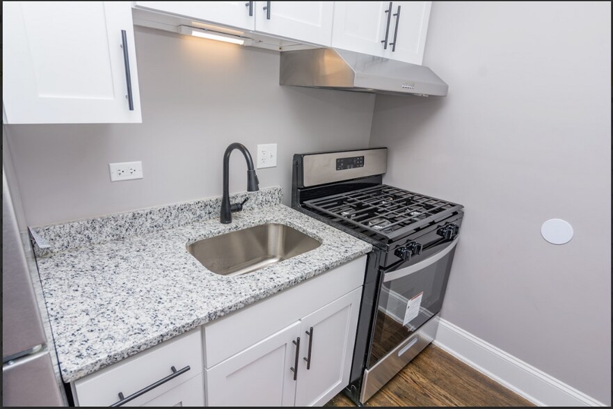 Building Photo - 6711 S Cregier Ave