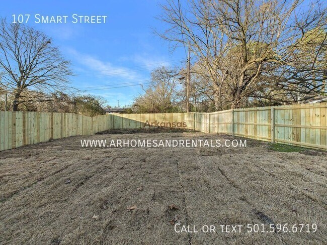 Building Photo - 107 Smart St