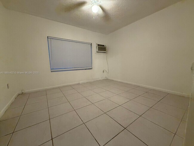 Building Photo - 3615 Thomas Ave