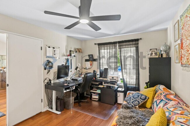 Building Photo - Unit