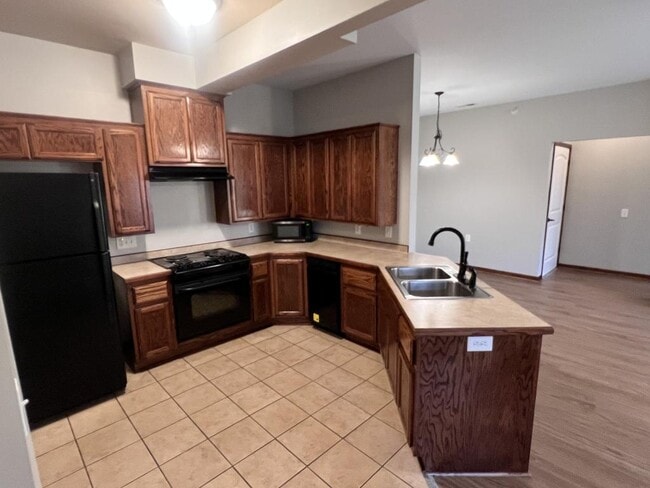 Building Photo - 1301 Tracy Ave