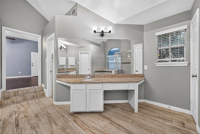 Building Photo - 6311 Drake Elm Dr