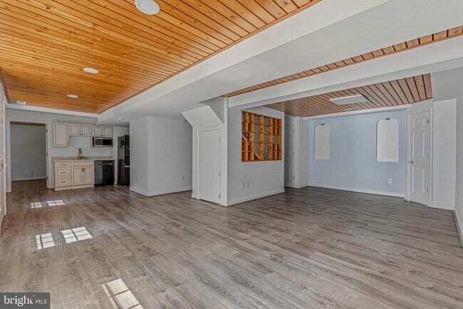 Building Photo - 1646 Stowe Rd