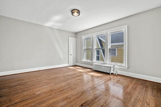 Building Photo - Updated 4 Bedroom Victorian on College Ave