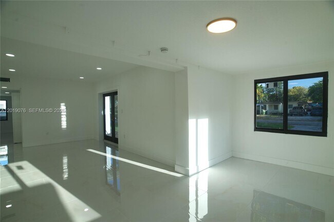 Building Photo - 315 NW 127th St