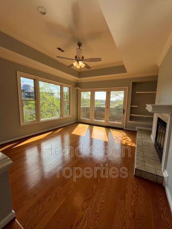 Building Photo - 1109 E Morehead St