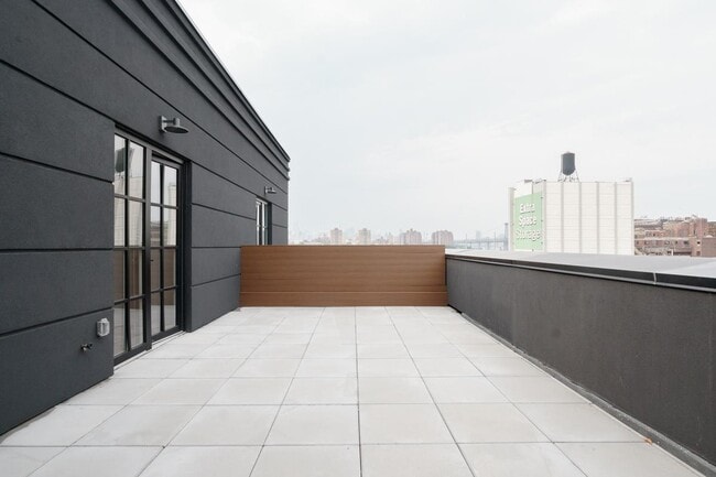 Building Photo - 251 Front St