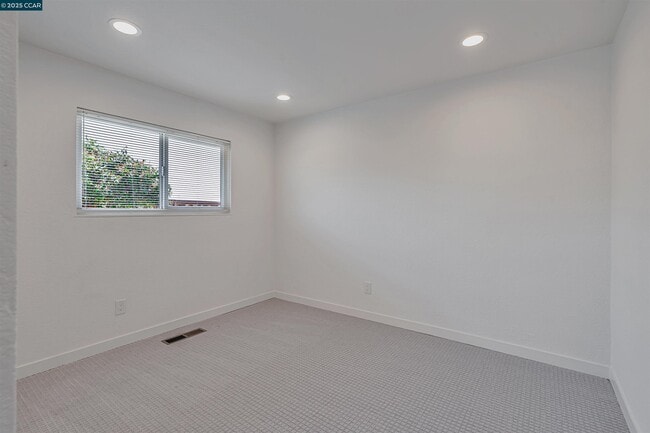 Building Photo - 2242 Westwood Ct