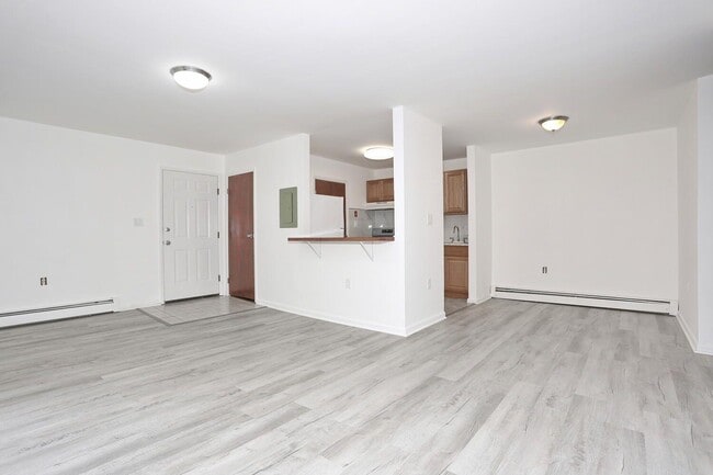 Building Photo - 366 Concord Ln