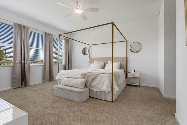 Building Photo - 4820 Longwood Lake Sq