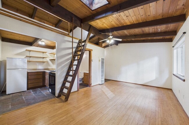 Building Photo - 2910 Greenbriar Ln