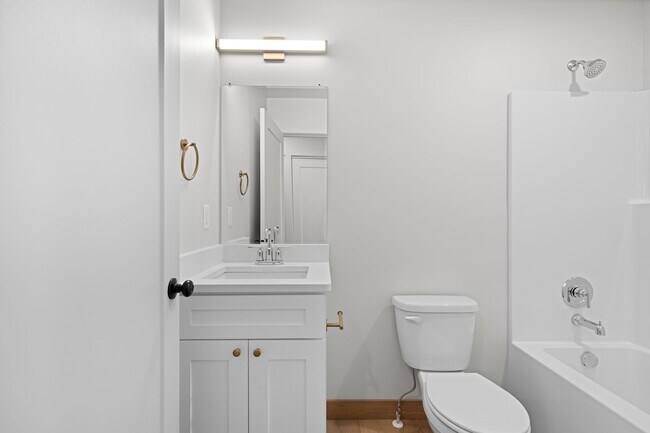 Building Photo - 865 9th St W