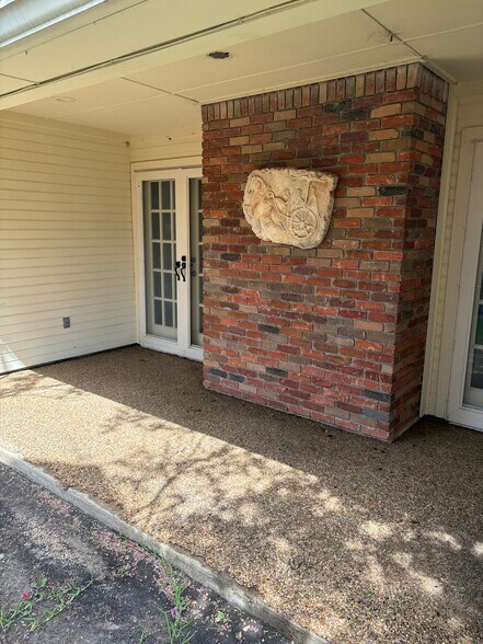 Side Patio - 2738 Hickory Bend Dr