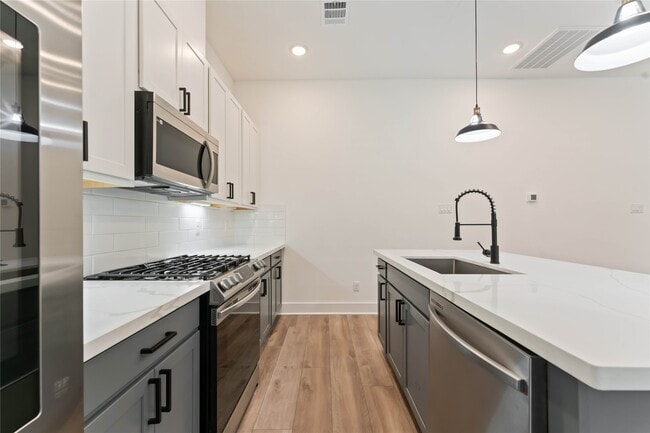 Building Photo - 5824 Highland Sky Ln