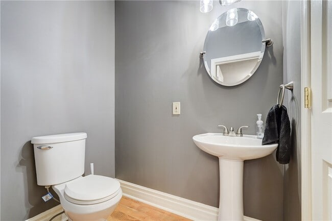 Building Photo - 450 S Main St