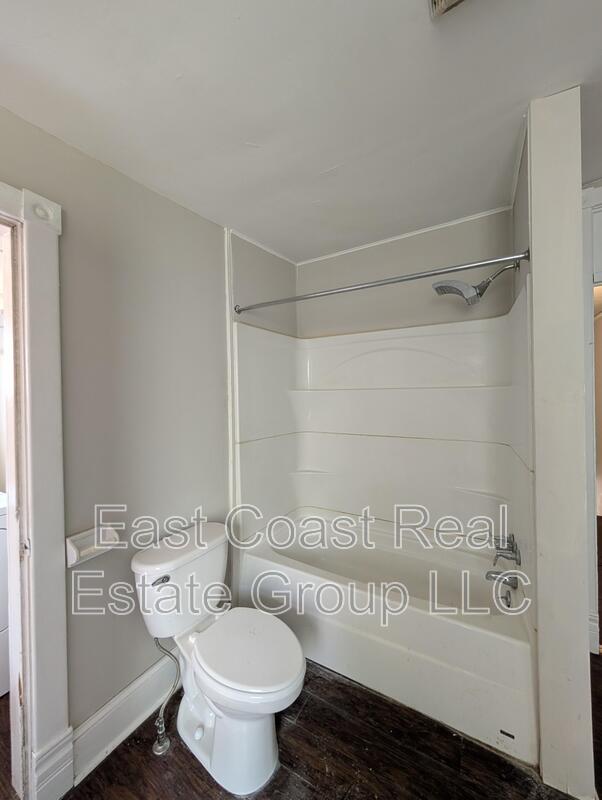 Building Photo - 304 1/2 W Martin St