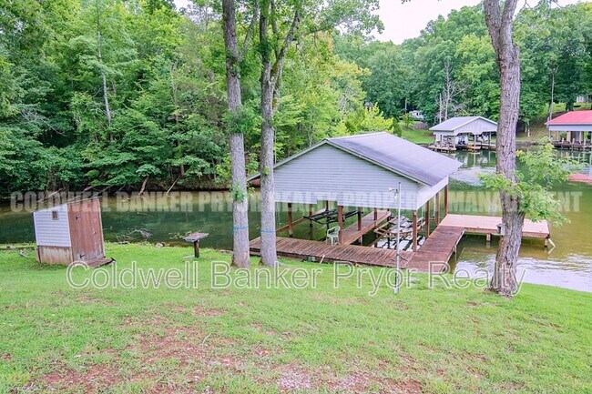 Building Photo - 165 Lakeshore Ct