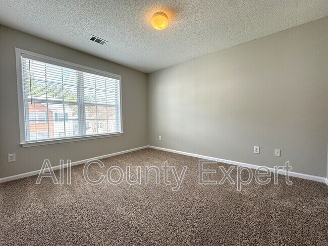 Building Photo - 4123 Howell Park Rd