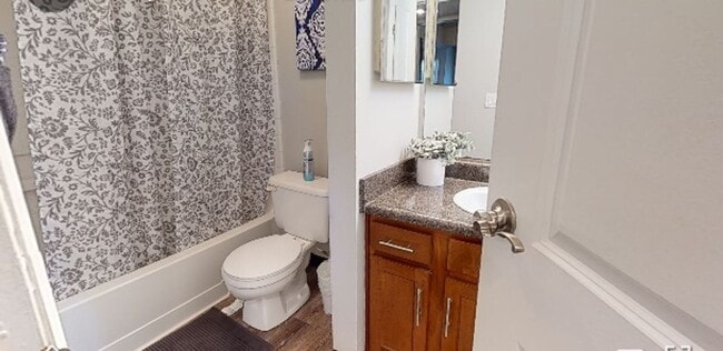 Building Photo - Available now! One bedroom with Wood Burning Fireplace, in Dublin City Schools!