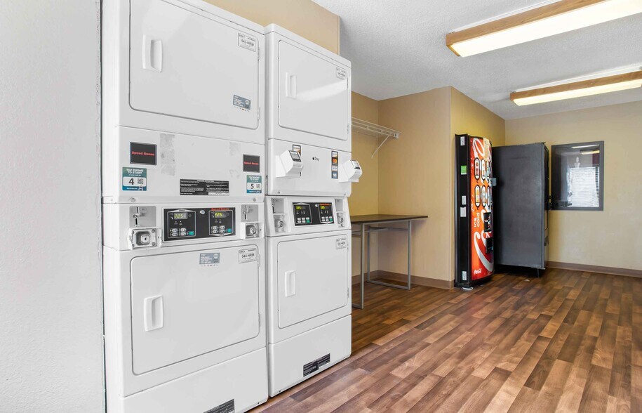 Building Photo - Furnished Studio-Houston Northwest - Hwy. 290 Hollister