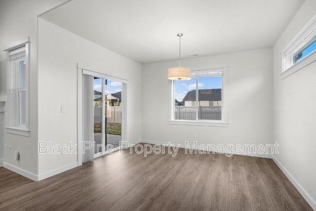 Building Photo - 7536 W Havana Dr