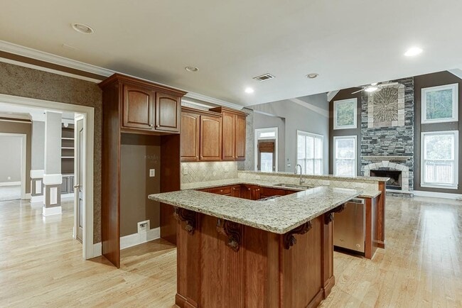 Building Photo - 940 Chateau Forest Rd