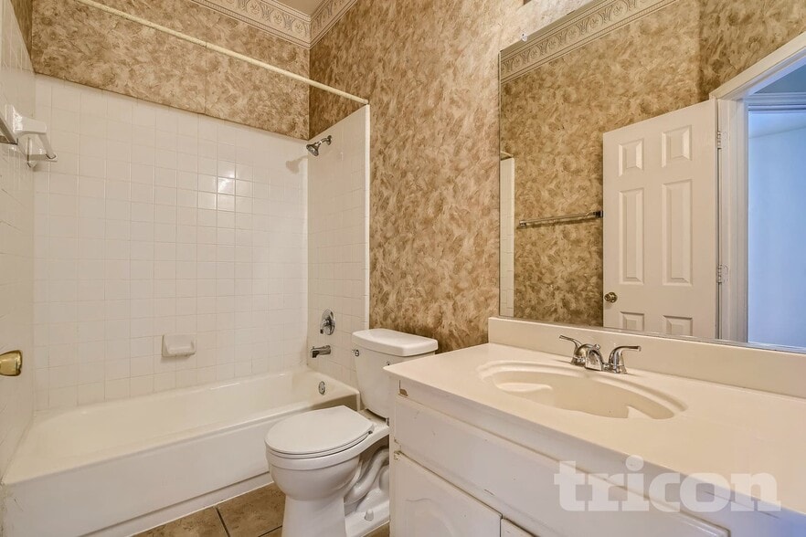 Building Photo - 1711 Newcastle Dr