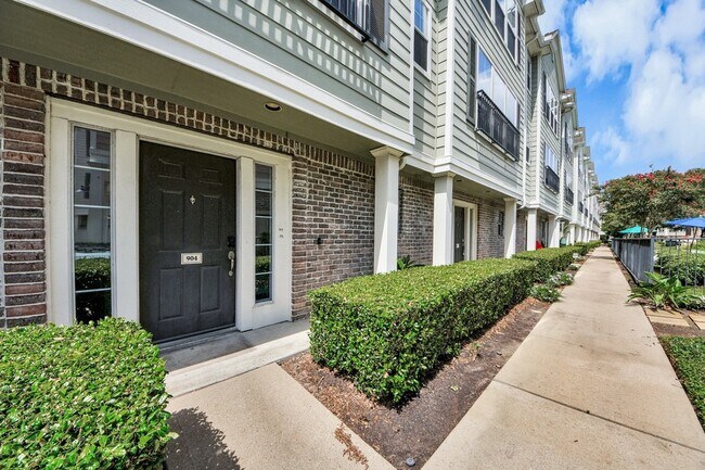 Building Photo - 3001 Murworth Dr