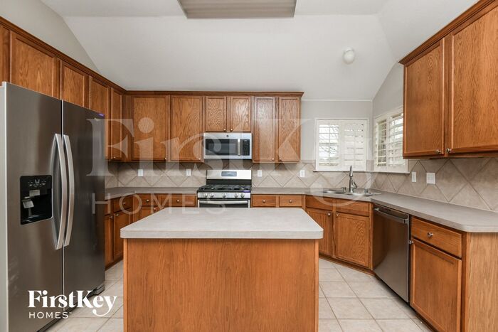 Building Photo - 5500 Milford Dr