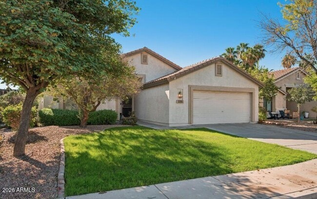 Building Photo - 309 E Mesquite St