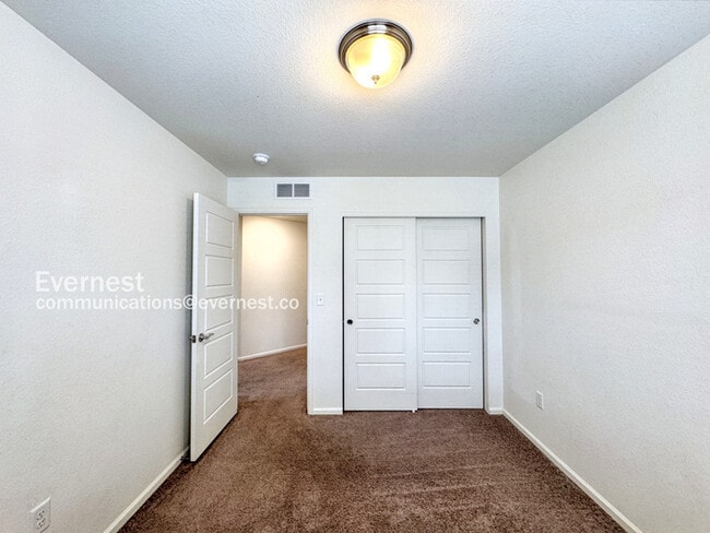 Building Photo - 3831 N Himalaya Rd