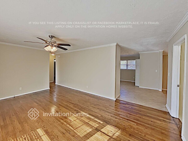 Building Photo - 227 Evergreen Dr SE