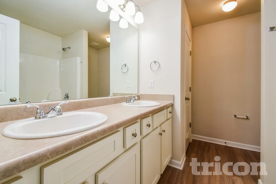 Building Photo - 4020 Bella View Ln