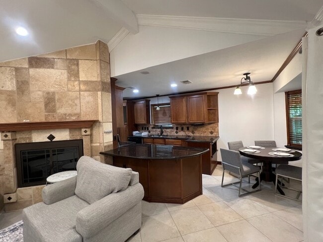 Building Photo - 5 Deerfoot Ct
