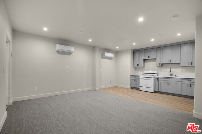 Building Photo - 373 Loftyhill Dr