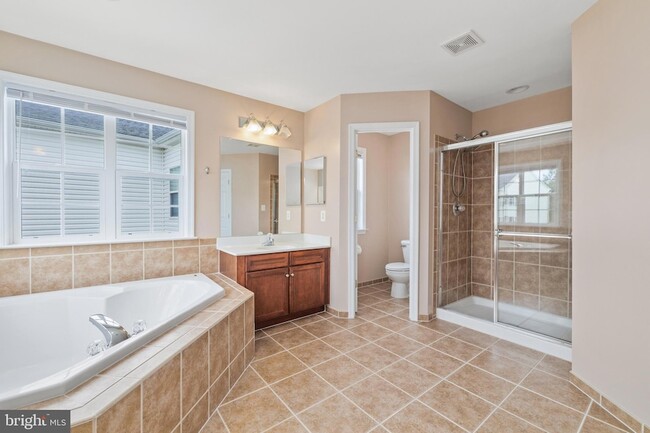 Building Photo - 9036 Woodpecker Ct