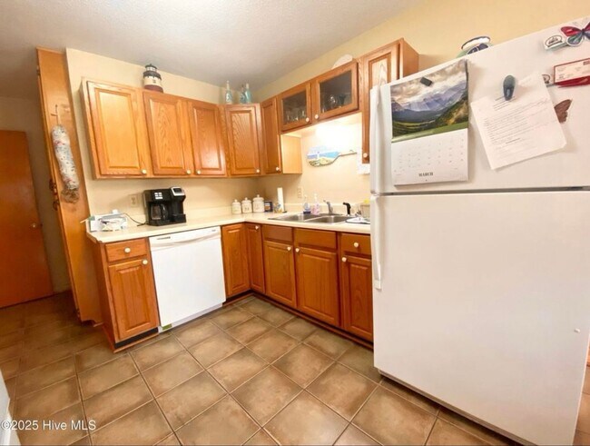 Building Photo - ***MOVE-IN SPECIAL*** $500 OFF OF YOUR FIRST MONTH'S RENT AND APPLICATION FEES WAIVED UPON APPROV...