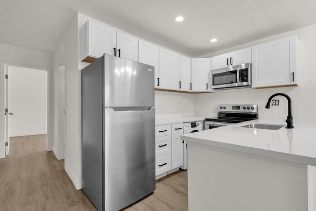 Building Photo - New remodeled in the heart of downtown PHX