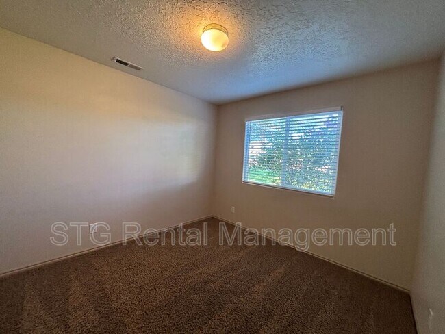 Building Photo - 425 E 1050 S