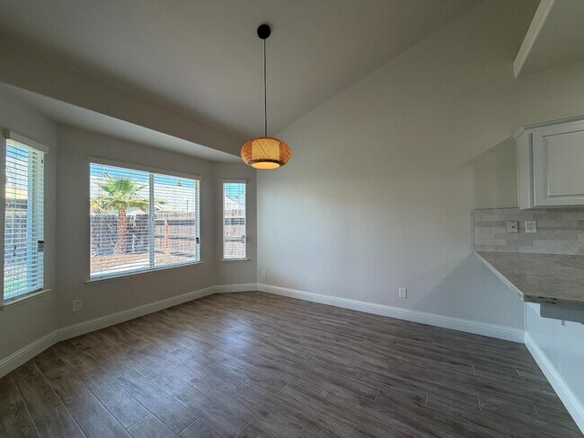 Building Photo - 2128 E St Andrew Dr