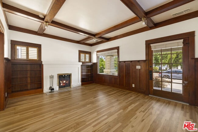 Building Photo - 3633 3rd Ave